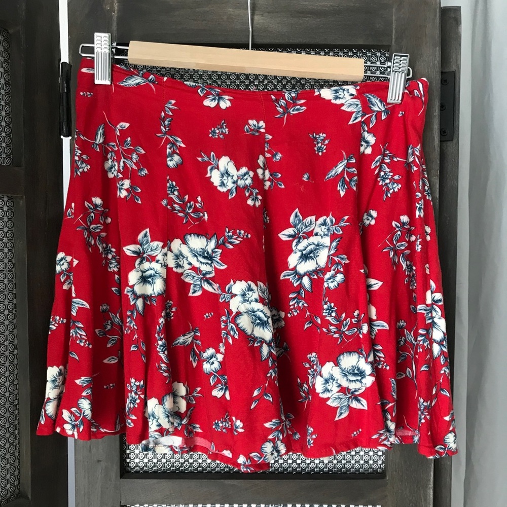 Floral mini skirt.